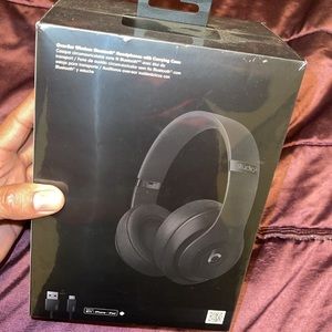 New unused Beats Solo3 headphones